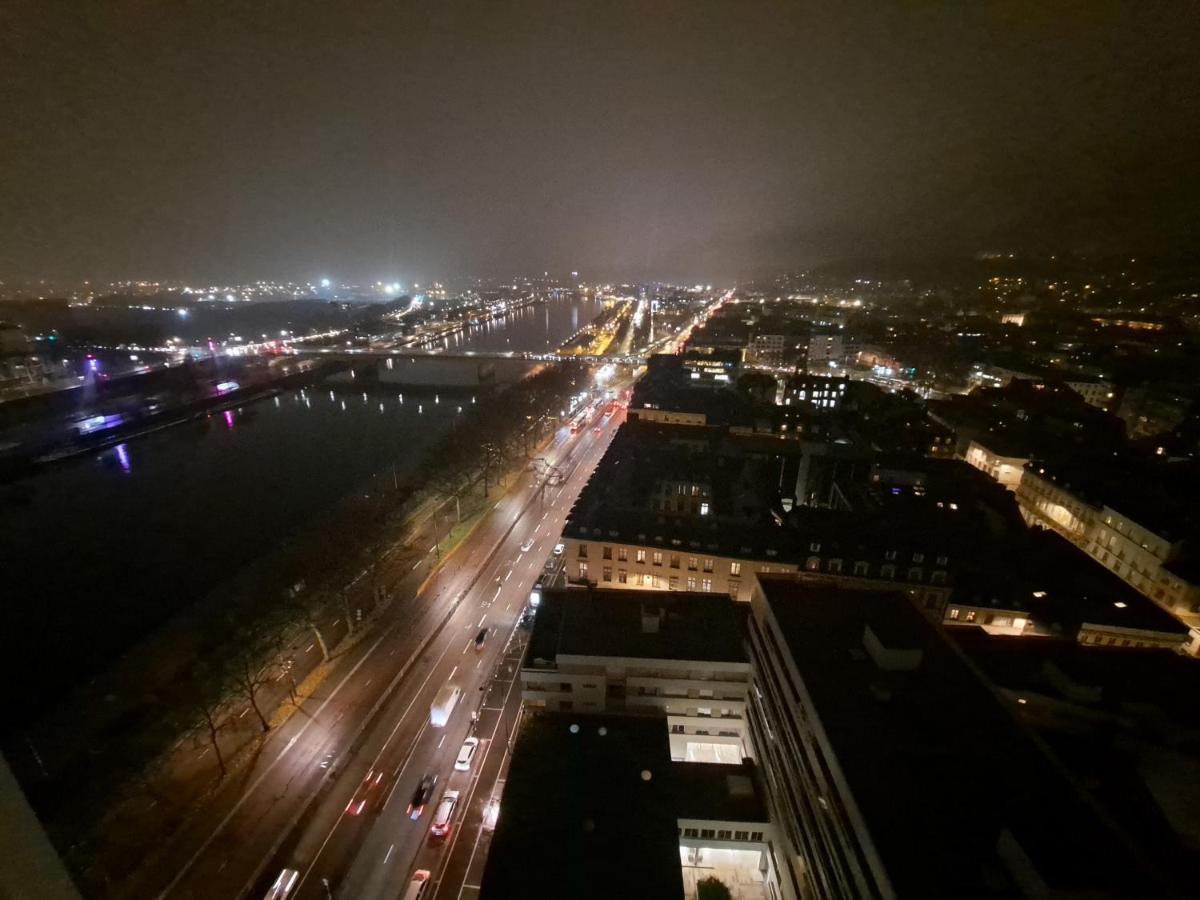 Sous Les Etoiles - Dans Le Plus Haut Gratte-Ciel Avec Garage Prive Rouen Luaran gambar